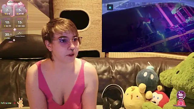 Snapshot of GamerGirl_Eve chatting on October 24, 6:26 pm GamerGirl Eve online show from October 24, 6:26 pm