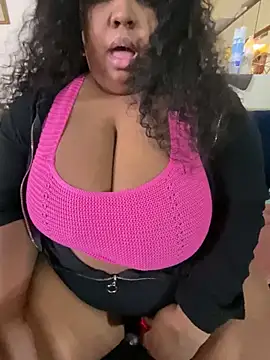 Snapshot of EbonyGoddessKira chatting on January 5, 7:49 pm EbonyGoddessKira online show from January 5, 7:49 pm