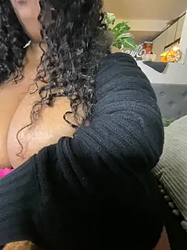 Snapshot of EbonyGoddessKira chatting on January 31, 3:44 pm EbonyGoddessKira online show from January 31, 3:44 pm