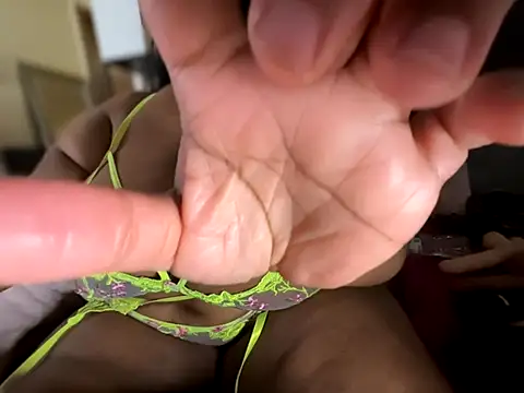 Snapshot of EbonyGoddessKira chatting on November 7, 3:01 pm EbonyGoddessKira online show from November 7, 3:01 pm