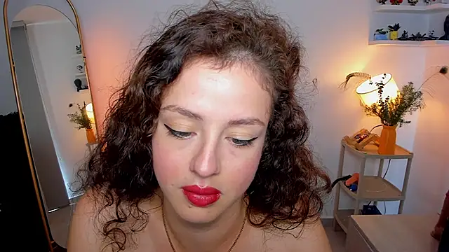 Cassandra Caiin online show from November 4, 8:30 pm