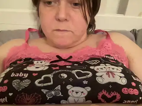 Snapshot of ParisNova chatting on December 28, 1:39 am ParisNova online show from December 28, 1:39 am