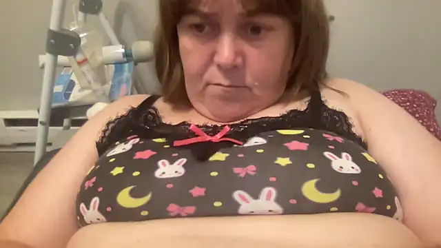 Snapshot of ParisNova chatting on October 19, 8:09 pm ParisNova online show from October 19, 8:09 pm