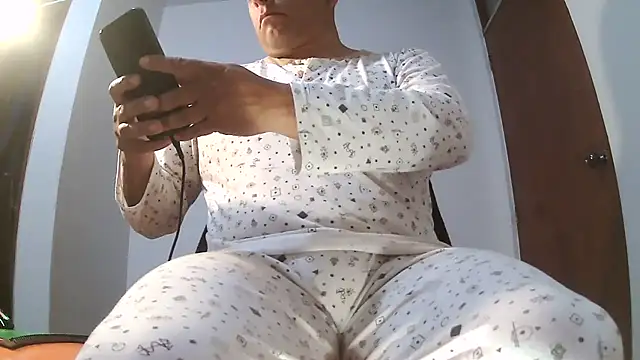 Snapshot of chicoguapo8 chatting on November 28, 7:11 am chicoguapo8 online show from November 28, 7:11 am