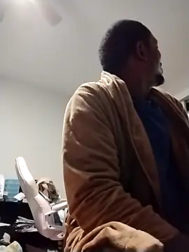 Snapshot of Makeyoucumallover chatting on November 29, 6:16 am Makeyoucumallover online show from November 29, 6:16 am