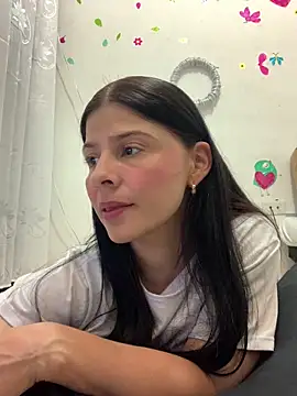 Estefani 32 online show from April 12, 1:43 am