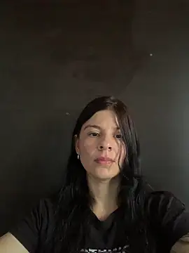 Estefani 32 online show from June 1, 10:00 pm