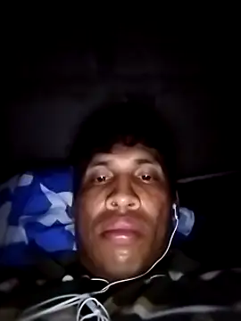 Snapshot of cachondo1610 chatting on March 4, 3:33 am cachondo1610 online show from March 4, 3:33 am