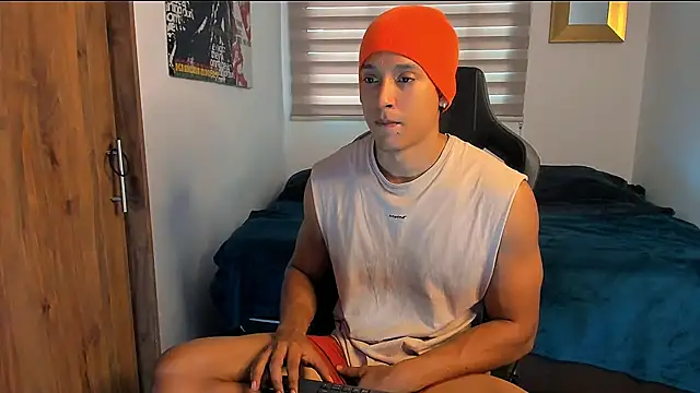 Liam V online show from December 11, 11:41 am