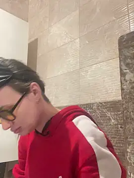 Flossy Vettie online show from April 17, 1:25 pm