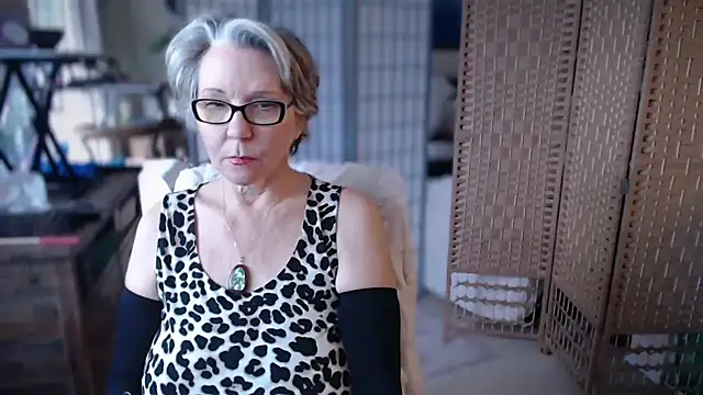 petradaniels online show from February 20, 7:25 pm