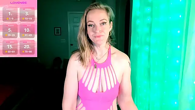 britteebee online show from October 18, 9:43 am