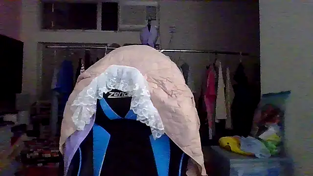 Snapshot of charlie_xdd chatting on February 28, 11:47 am charlie xdd online show from February 28, 11:47 am