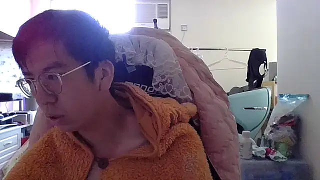 Snapshot of charlie_xdd chatting on March 8, 3:28 am charlie xdd online show from March 8, 3:28 am