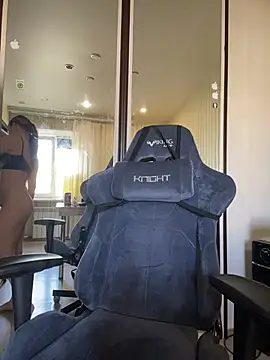 Lisaaan online show from April 25, 1:41 pm