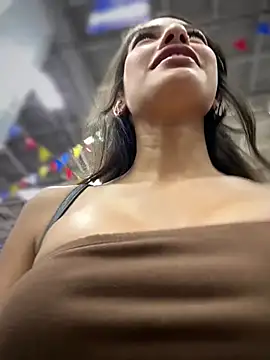 DulceLenns online show from April 10, 8:35 pm