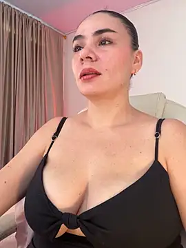 Snapshot of MeganDupont chatting on December 14, 1:05 pm MeganDupont online show from December 14, 1:05 pm