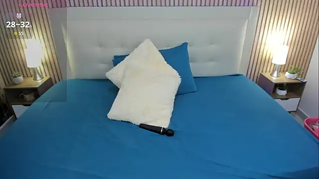 Snapshot of olivia_love_ chatting on November 6, 8:21 pm olivia love online show from November 6, 8:21 pm