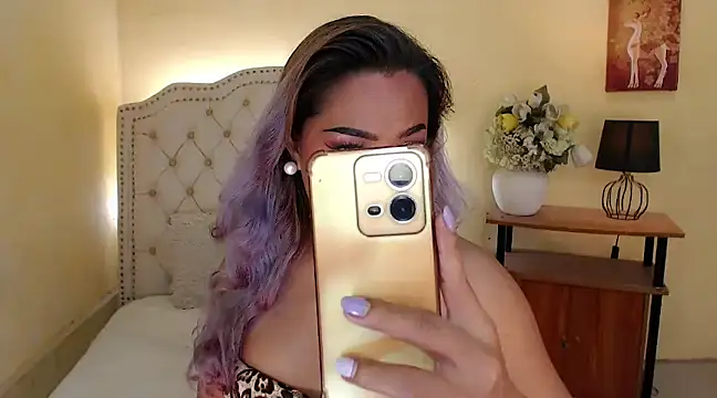 Snapshot of DreamLADYBOY chatting on December 1, 11:36 pm DreamLADYBOY online show from December 1, 11:36 pm