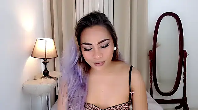 Snapshot of DreamLADYBOY chatting on December 5, 8:55 am DreamLADYBOY online show from December 5, 8:55 am