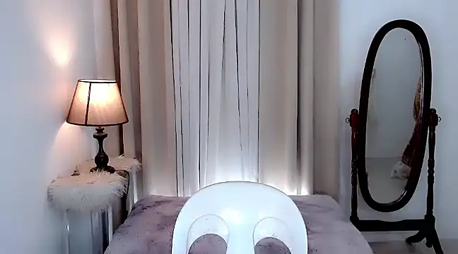 Snapshot of DreamLADYBOY chatting on December 12, 8:47 am DreamLADYBOY online show from December 12, 8:47 am