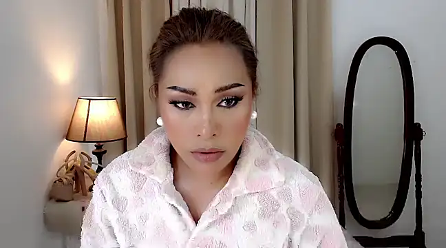 Snapshot of DreamLADYBOY chatting on December 23, 2:45 am DreamLADYBOY online show from December 23, 2:45 am