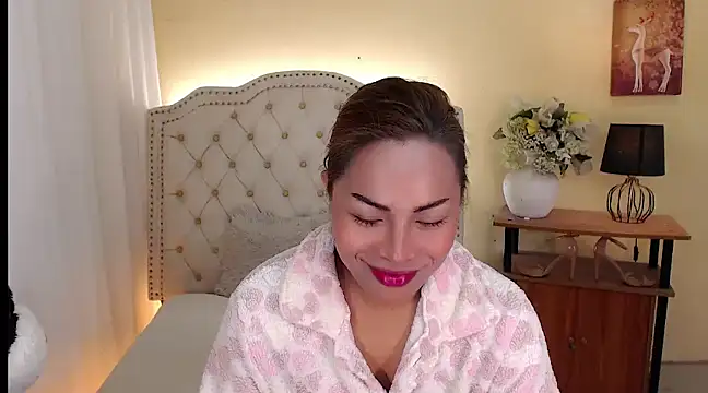 Snapshot of DreamLADYBOY chatting on January 7, 12:13 am DreamLADYBOY online show from January 7, 12:13 am