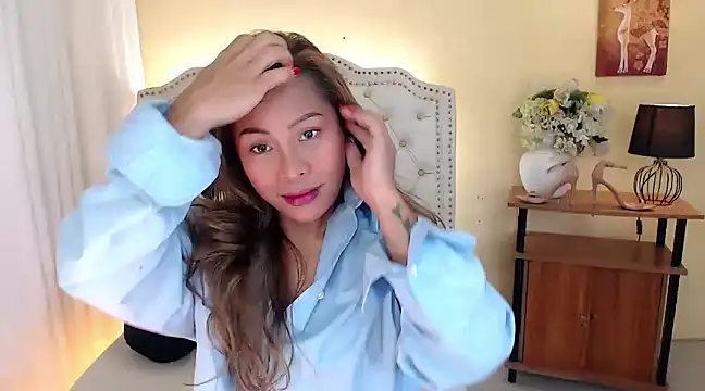 Snapshot of DreamLADYBOY chatting on January 19, 12:17 am DreamLADYBOY online show from January 19, 12:17 am