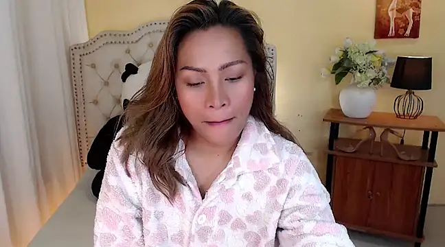 Snapshot of DreamLADYBOY chatting on February 21, 11:54 pm DreamLADYBOY online show from February 21, 11:54 pm