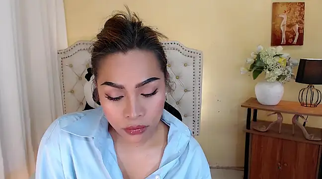 Snapshot of DreamLADYBOY chatting on February 22, 11:24 pm DreamLADYBOY online show from February 22, 11:24 pm