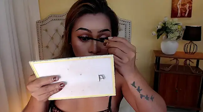 Snapshot of DreamLADYBOY chatting on March 7, 12:04 am DreamLADYBOY online show from March 7, 12:04 am