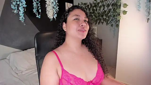 Snapshot of alixon_fiore5 chatting on June 6, 7:35 am alixon fiore5 online show from June 6, 7:35 am