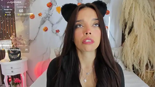 Snapshot of hannahill69 chatting on October 28, 5:33 am hannahill69 online show from October 28, 5:33 am