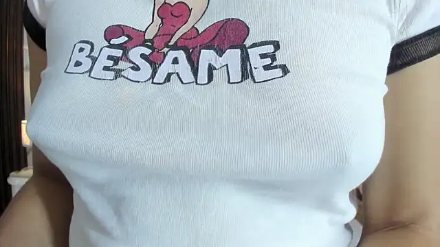 Snapshot of hannahill69 chatting on December 1, 5:45 am hannahill69 online show from December 1, 5:45 am