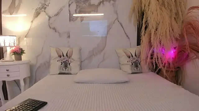 Snapshot of hannahill69 chatting on December 2, 5:35 am hannahill69 online show from December 2, 5:35 am