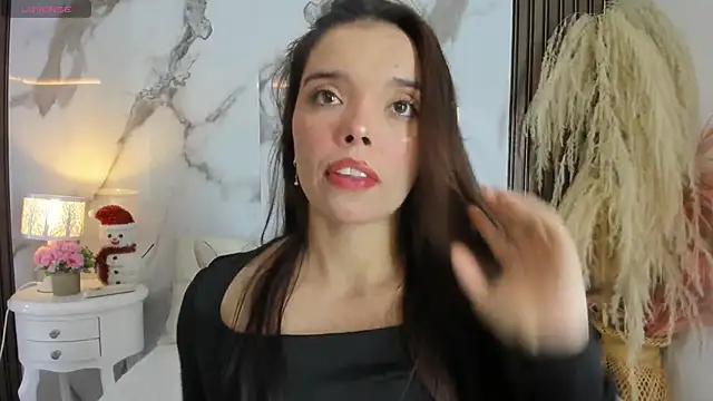 hannahill69 online show from December 20, 5:14 am