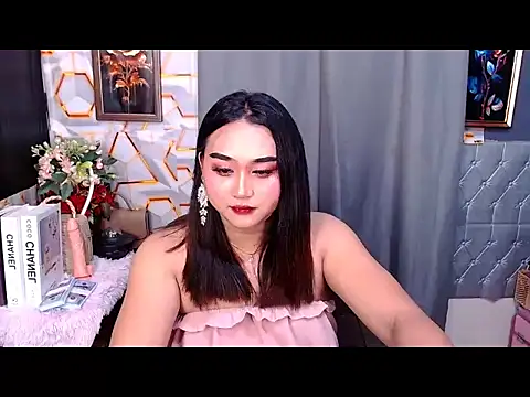 Snapshot of SweetCumFrancine chatting on June 6, 6:23 pm SweetCumFrancine online show from June 6, 6:23 pm