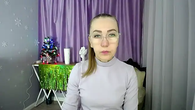 Snapshot of queen_a_n_i chatting on December 9, 6:01 am queen a n i online show from December 9, 6:01 am