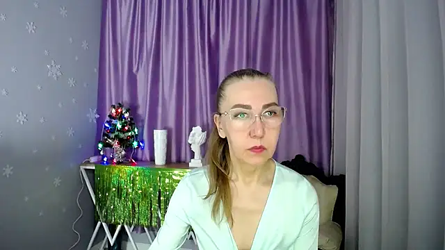 Snapshot of queen_a_n_i chatting on December 13, 12:06 pm queen a n i online show from December 13, 12:06 pm