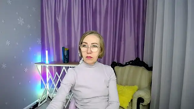 Snapshot of queen_a_n_i chatting on November 27, 9:00 am queen a n i online show from November 27, 9:00 am