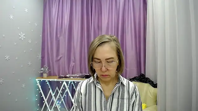 queen a n i online show from March 8, 7:45 am