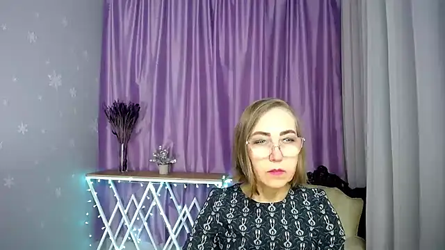 queen a n i online show from April 17, 9:01 am