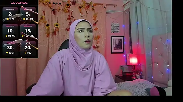 Snapshot of DarshaKhemu chatting on February 6, 8:45 pm DarshaKhemu online show from February 6, 8:45 pm