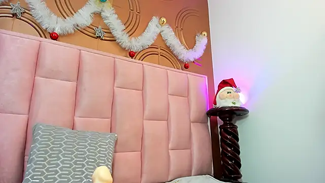 Snapshot of valeriaa19 chatting on January 3, 8:32 am valeriaa19 online show from January 3, 8:32 am