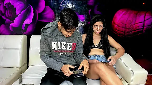 Snapshot of SecretsParty chatting on February 27, 12:23 pm SecretsParty online show from February 27, 12:23 pm