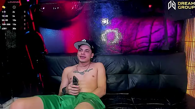 Snapshot of SecretsParty chatting on March 15, 6:25 am SecretsParty online show from March 15, 6:25 am