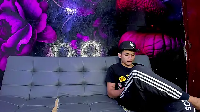 Snapshot of SecretsParty chatting on September 16, 2:34 am SecretsParty online show from September 16, 2:34 am