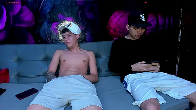 Snapshot of SecretsParty chatting on October 8, 8:17 pm SecretsParty online show from October 8, 8:17 pm