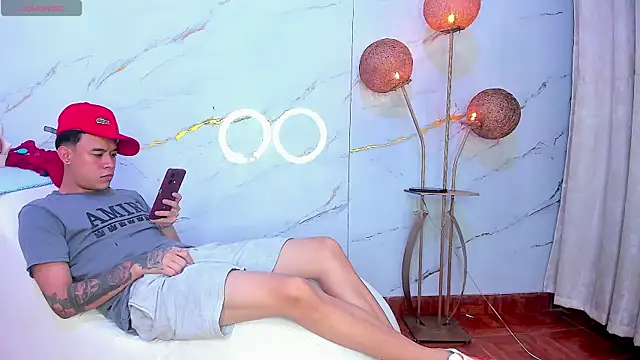 Snapshot of SecretsParty chatting on November 3, 7:37 pm SecretsParty online show from November 3, 7:37 pm