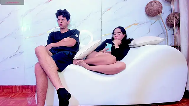 Snapshot of SecretsParty chatting on January 18, 2:43 pm SecretsParty online show from January 18, 2:43 pm